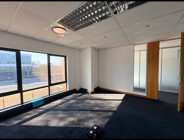 347M² OFFICE TO LET IN MAGALIESSIG